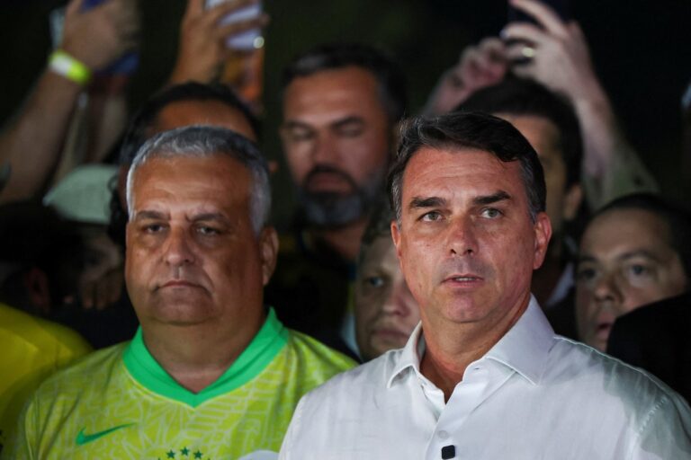 Aseguran que Flávio Bolsonaro llegó a Estados…