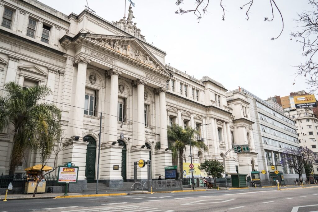 Alarma laboral: el empleo formal privado acumula 14 meses en caída y ya se perdieron 266 mil puestos