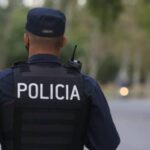Disfrazados de albañiles y jardineros, policías allanaron un departamento en Las Torres de Wilde y detuvieron a dos personas