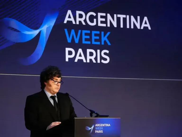 Gira en París: Milei se reunió con Macron y…