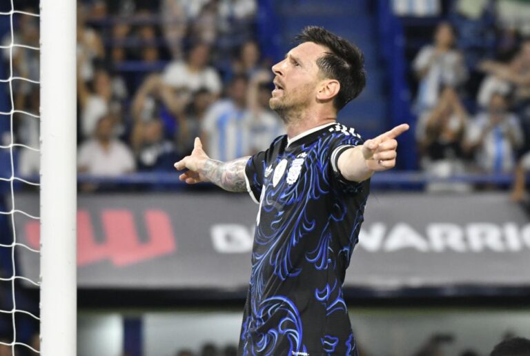 Lionel Messi ya llegó a Rosario para su despedida…
