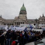 El Gobierno descontará el día a los estatales en paro y abre diálogo universitario