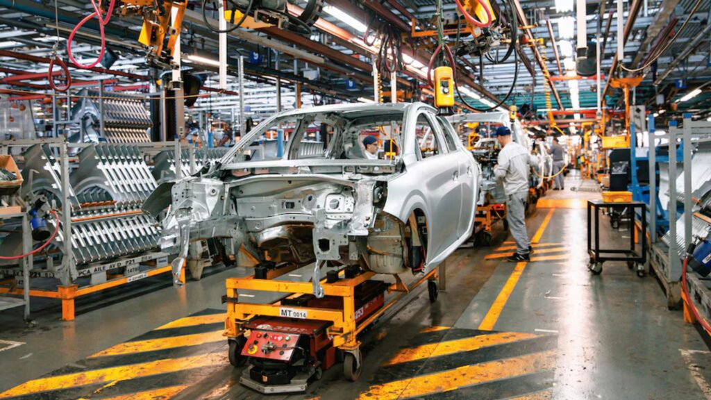 Stellantis, la dueña de Fiat y Peugeot, evalúa cerrar sus dos plantas en Argentina y advierte: “Todo puede suceder”