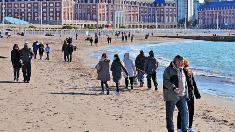 Viajaron más turistas durante el feriado, pero…
